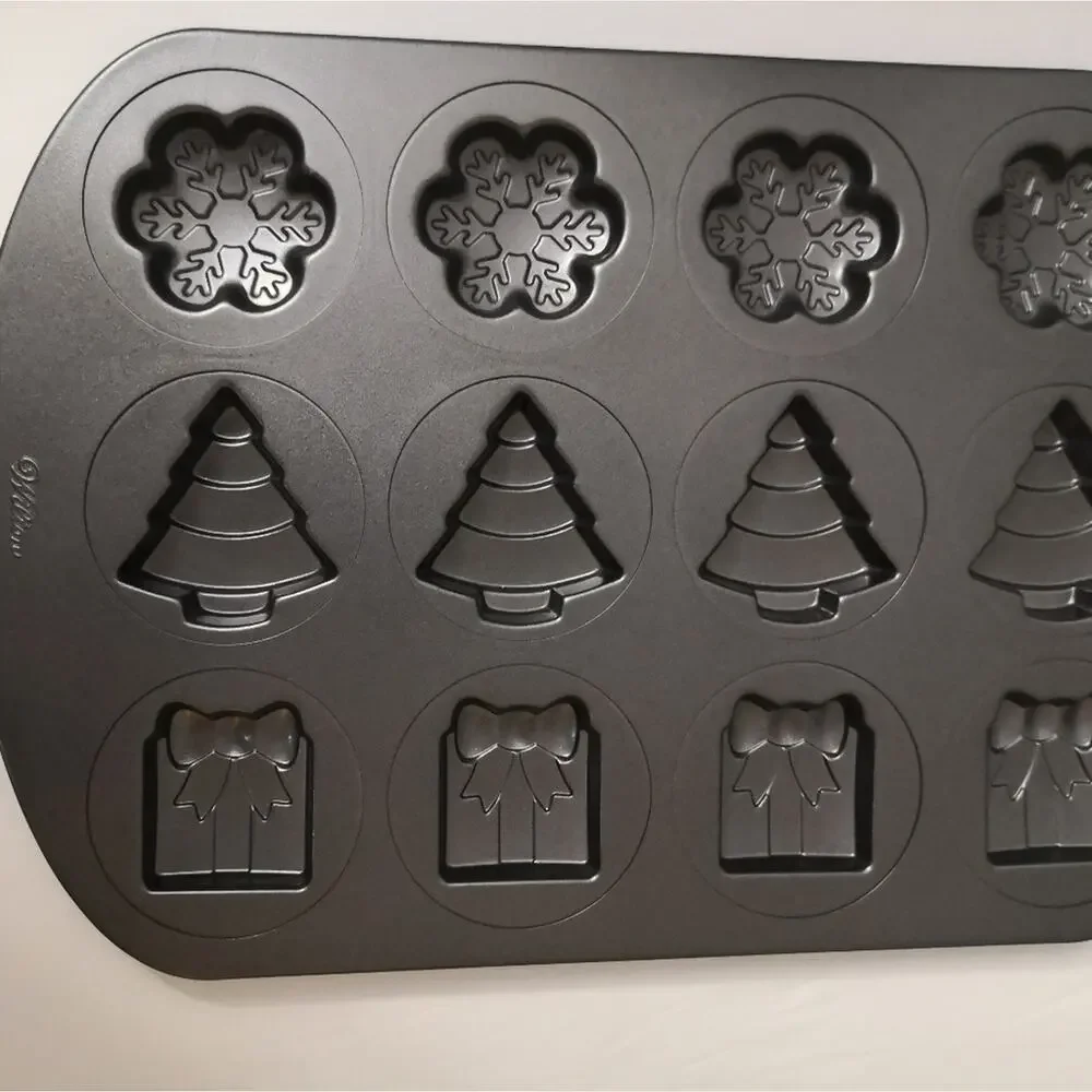WILTON Christmas Treats Made Simple Holiday Shapes Cookie Pan Gifts Bakeware